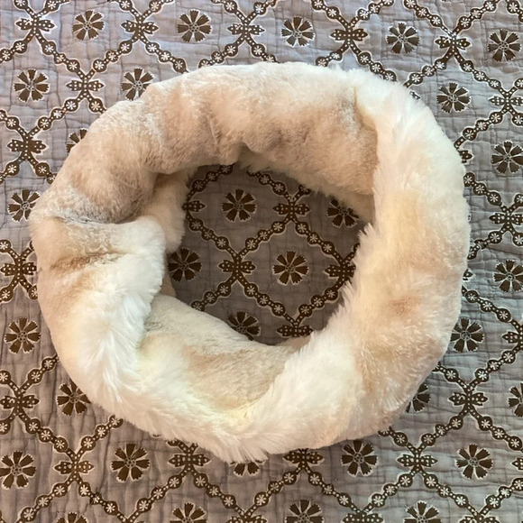 Badgley Mischka Faux Fur Scarf - Picture 7 of 9